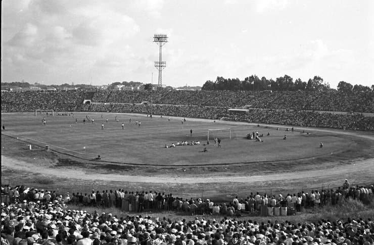 הקהל באצטדיון רמת גן במשחק בין ישראל לברזיל ב-1963