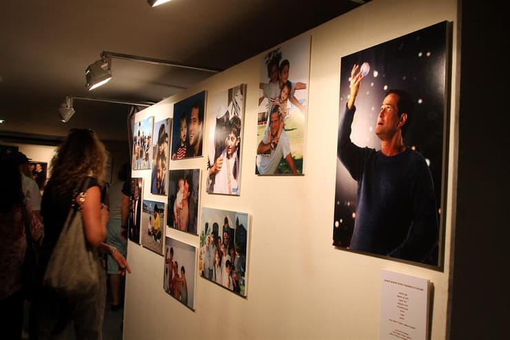 צילומים של דודו טופז באולם צוותא, אוגוסט 2010