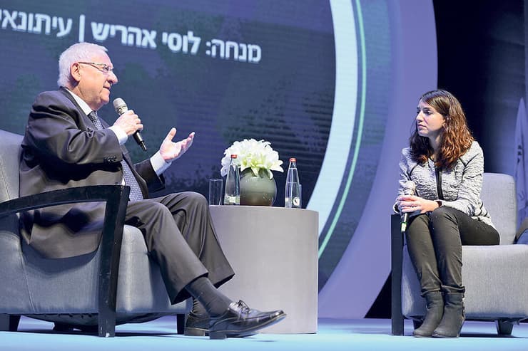 לוסי אהריש עם הנשיא ראובן ריבלין. '' שומר הסף מספר 1'' (צילום: מארק ניימן, לע"מ) לוסי אהריש עם הנשיא ראובן ריבלין. '' שומר הסף מספר 1''