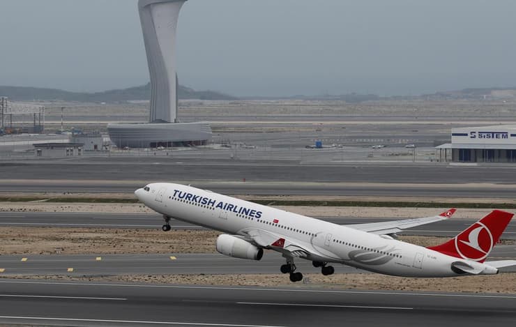 מטוס ממריא מנמל התעופה איסטנבול