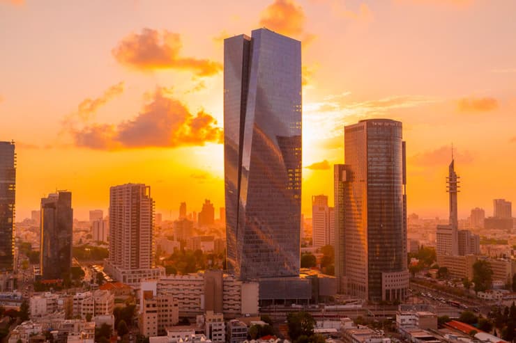 מגדל עזריאלי שרונה בתל אביב (צילום: shutterstock) מגדל עזריאלי שרונה בתל אביב
