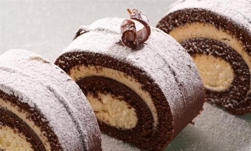 רולדה במילוי שוקולד וקצפת לפסח