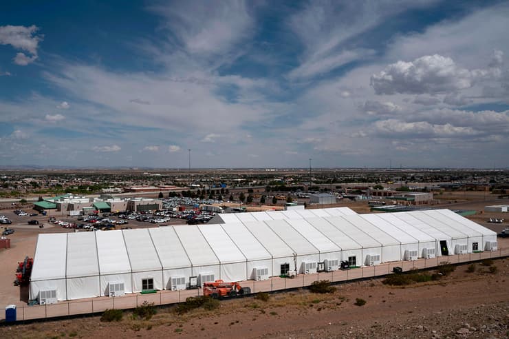             מהגרים אל פאסו טקסס גבול ארה"ב אוהלים