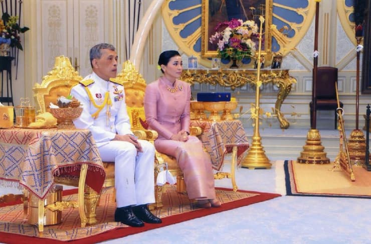 מלך תאילנד מאהה וג'ירלונגקורן ו אשתו המלכה סוטהידה חתונה
