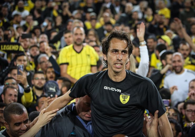 יוסי בניון. "לבשתי שק ואפר" (צילום: עוז מועלם) יוסי בניון