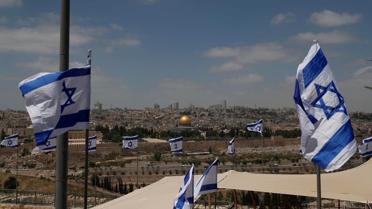 נערכים לחגיגות יום העצמאות בירושלים