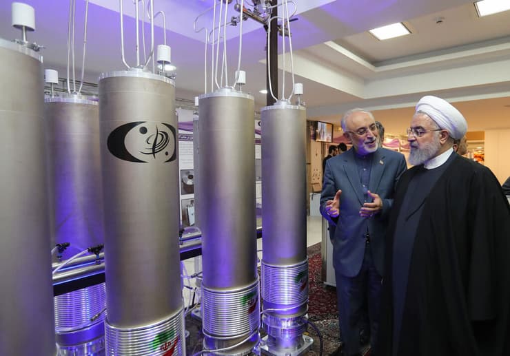 נשיא איראן חסן רוחאני בסיור באחד הכורים הגרעיניים במדינה במסגרת "יום הטכנולוגיה הגרעינית" באיראן באפריל האחרון
