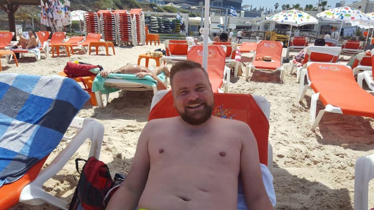 כריס, התייר מגרמניה תיירים אירוויזיון חוף הילטון