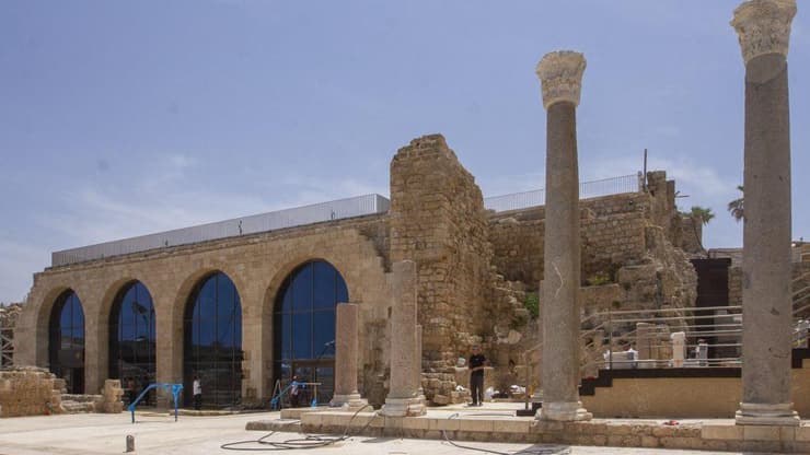 מרכז מבקרים קמרונות נמל קיסריה