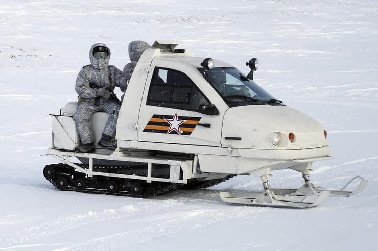 מזחלת שלג של צבא רוסיה בקוטב