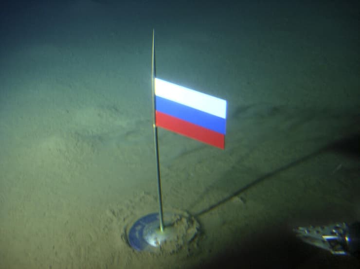 דגל רוסיה בקוטב. פרובוקציה מתוכננת היטב