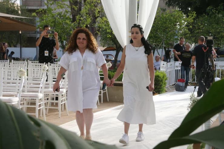 חתונה המונית של הקהילה הגאה בתל אביב