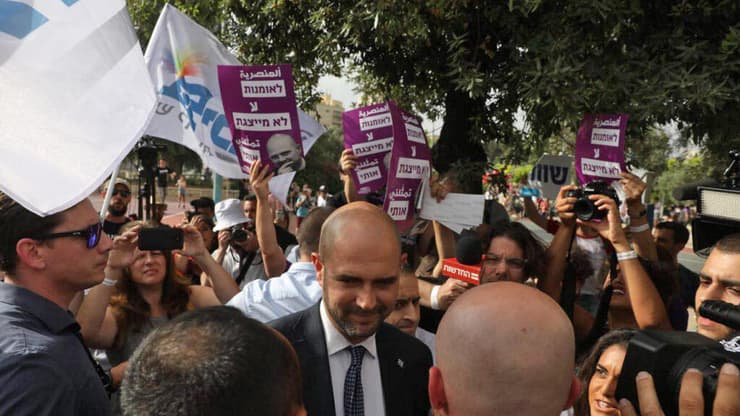 "הוא גבוה בתוך הרשימה לטובת העניין הזה". אוחנה במצעד הגאווה בירושלים, ב-2019 (צילום: אוהד צויגנברג) אמיר אוחנה מצעד הגאווה