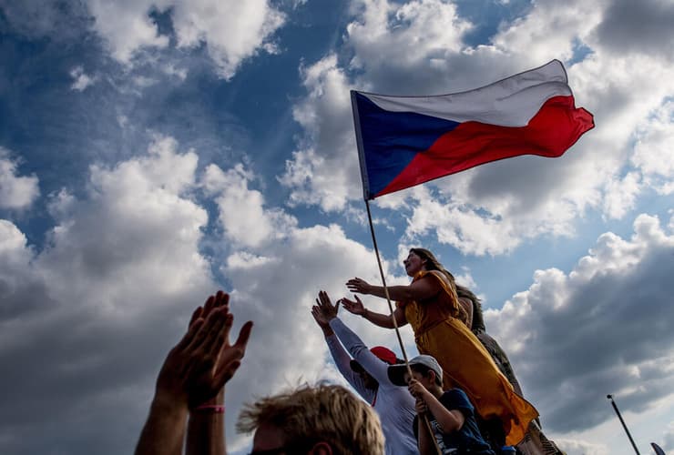 צ'כיה הפגנה ב פראג נגד אנדרה באביש ראש הממשלה