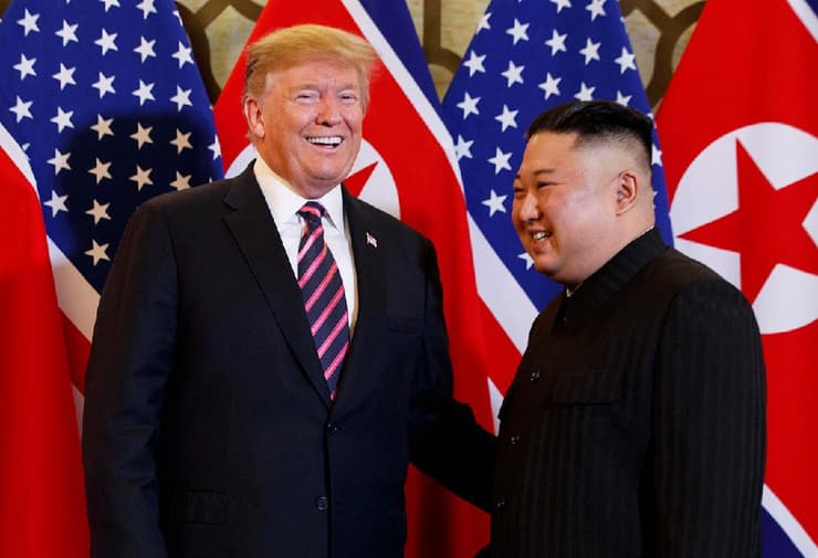 נשיא ארה"ב דונלד טראמפ פגישה עם שליט צפון קוריאה קים ג'ונג און באזור המפורז ב דרום קוריאה