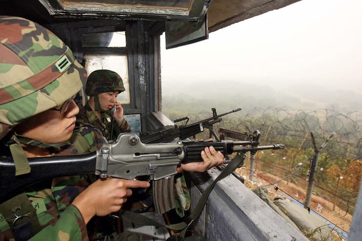ארכיון חיילים מ דרום קוריאה עמדת שמירה האזור המפורז גבול צפון קוריאה