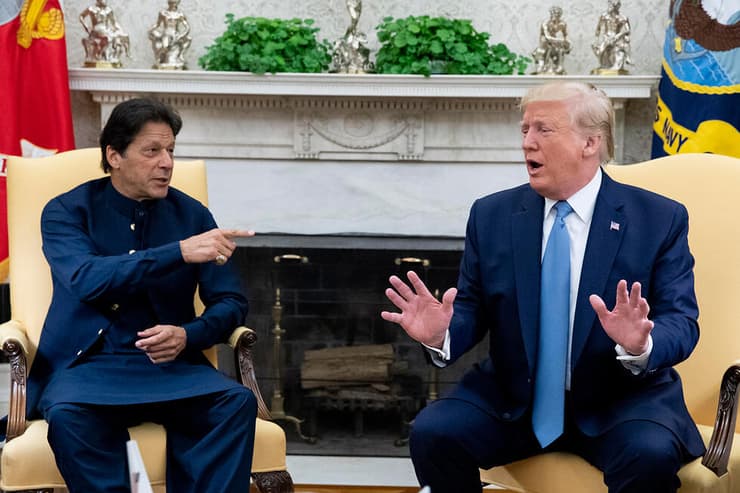 דונלד טראמפ בפגישה עם ראש ממשלת פקיסטן אימראן חאן הבית הלבן וושינגטון