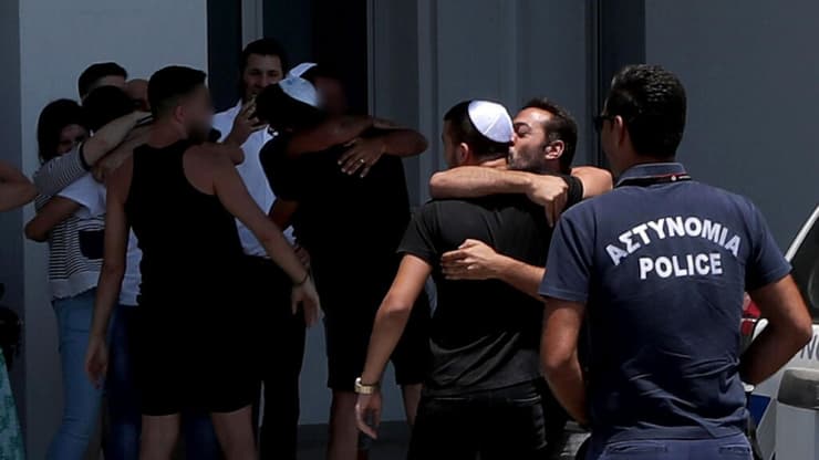 שחרור הנערים הישראלים שנותרו במעצר בקפריסין בעקבות פרשת אונס התיירת הבריטית