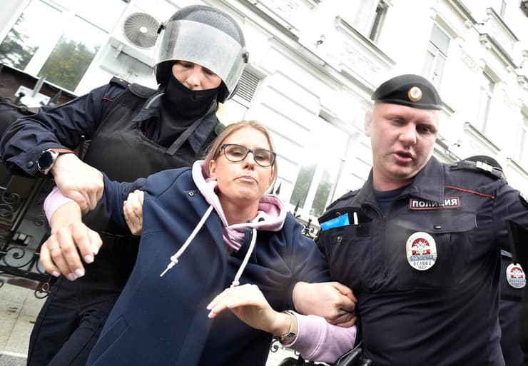 רוסיה מוסקבה הפגנה נגד השלטון עצורים מנהיגת אופוזיציה ליובוב סובול