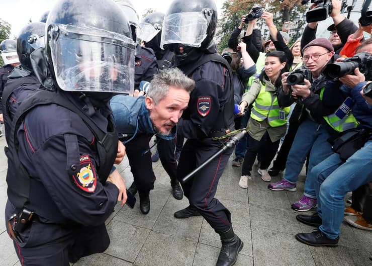 רוסיה מוסקבה הפגנה נגד השלטון עצורים