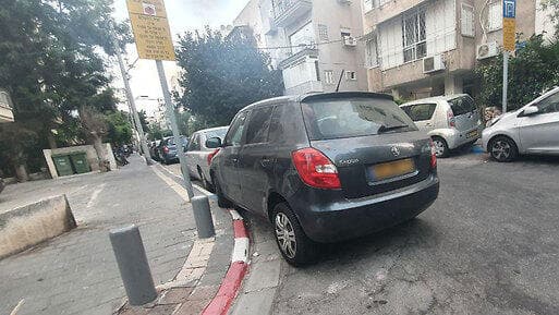 עיריית תל אביב החלה השבוע באכיפת עבירות חנייה כחלק ממדיניות חדשה להגברת בטיחותם של הולכי הרגל על המדרכו