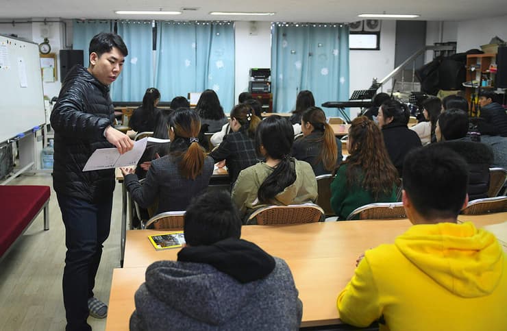 עריק עריקים מ צפון קוריאה בבית ספר ב סיאול ב דרום