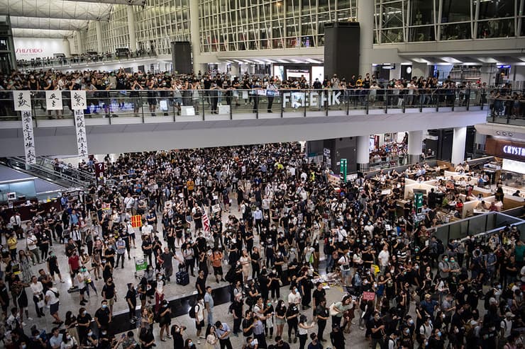 מהומות נמל תעופה הונג קונג סין