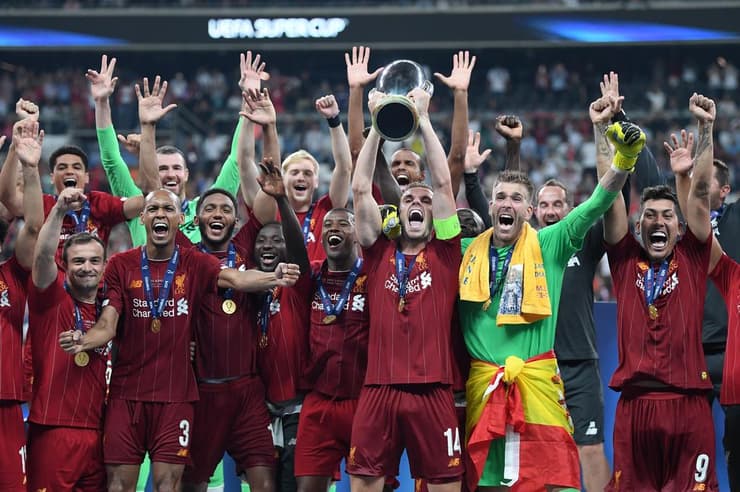 ליברפול מניפה את גביע הסופרקאפ האירופי