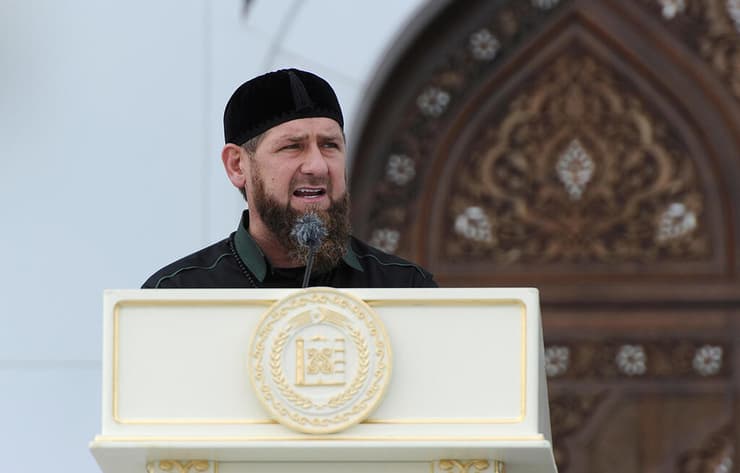 רמזאן קדירוב שליט צ'צ'ניה ש חנכה את ה מסגד הגדול ב אירופה