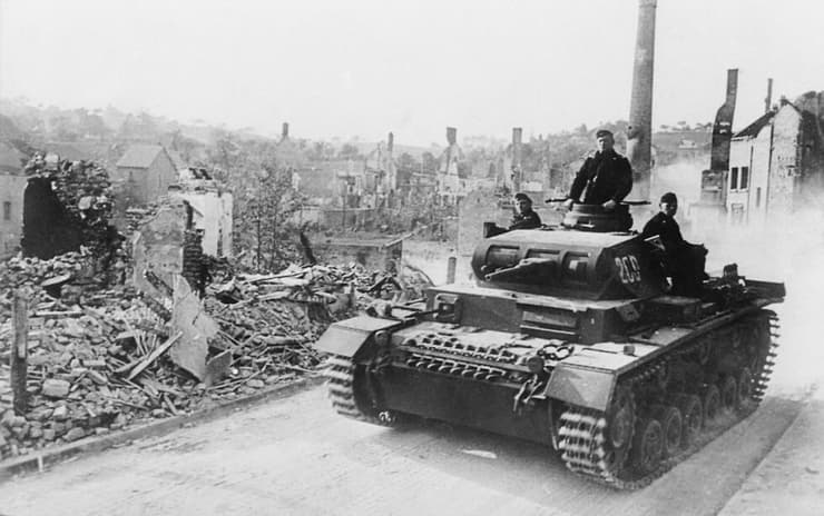 טנק גרמני בצרפת הכבושה במלחמת העולם השנייה