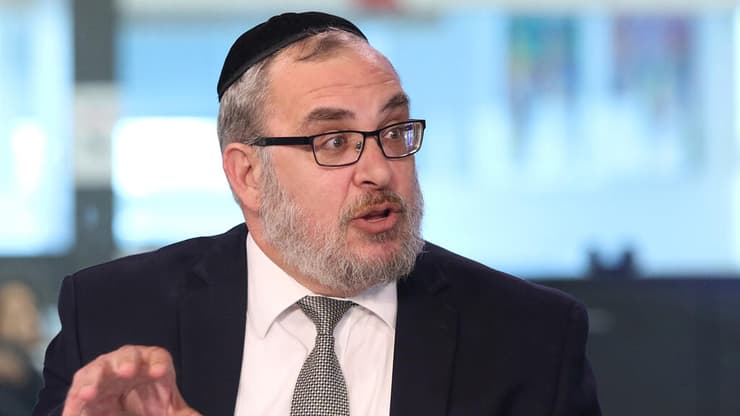 "מתארים אותנו כשודדי הקופה הציבורית". ח"כ יעקב אשר (צילום: אבי מועלם) יעקב אשר