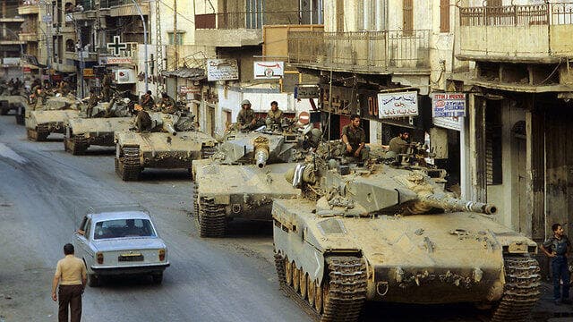 חיילים במבצע שלום הגליל ב-1982