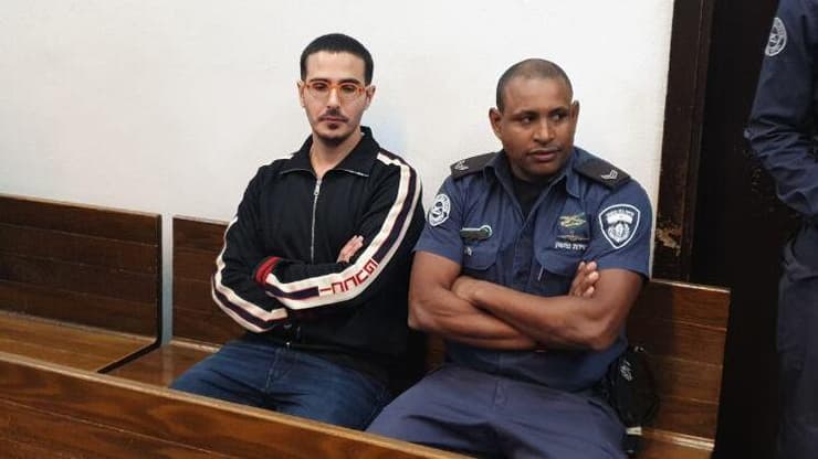 שמעון חיות העוקץ מהטינדר בבית משפט השלום בתל אביב