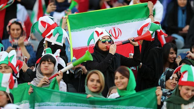 אוהדות איראניות במשחק כדורגל