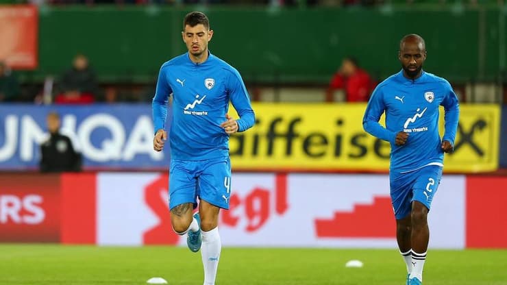 ניר ביטון ואלי דסה מתחממים