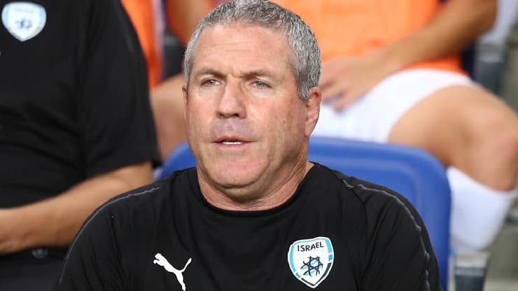 לוין. מחצית שנייה קטסטרופלית (צילום: ראובן שוורץ) ניר לוין על הספסל