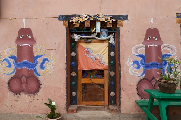 בהוטן ציורי איברי מין זכריים על בתים