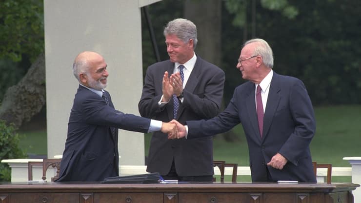 טראמפ גם רוצה. טקס החתימה על הסכם השלום עם ירדן, 1994