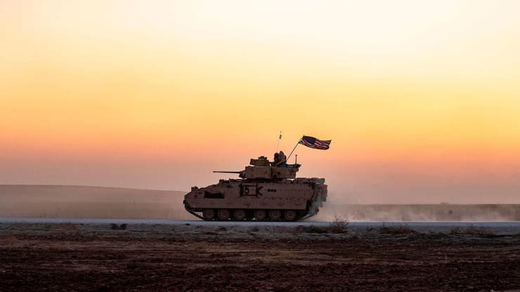 משוריין אמריקני בסוריה. הסכם הגרעין? "לא קשור בכל צורה שהיא. יש מסלולים נפרדים" (צילום: AFP) רכב צבאי אמריקני ב תל תאמר סוריה ליד גבול טורקיה
