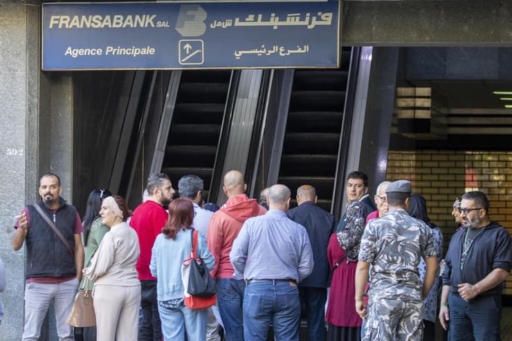 לבנון ביירות תור בנק משבר כלכלי מחאה