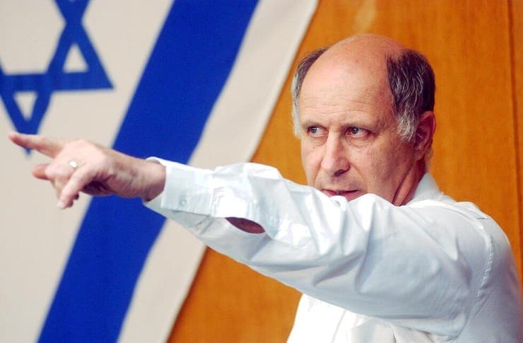 מיכאל איתן ז"ל (צילום: אלכס קולומויסקי) מיכאל איתן בפעילות פוליטית