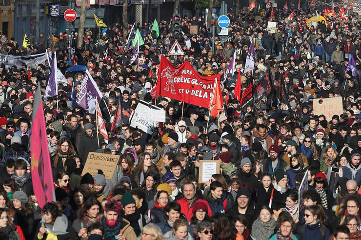 צרפת שביתה כללית הפגנה מחאה פנסיה פנסיות