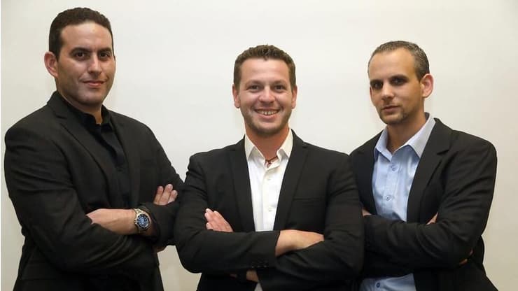 משמאל לימין אמיר שניידר, טל ספיבק ולירון פורמן מנהלי קהילת מנהלי שיווק מצייצים