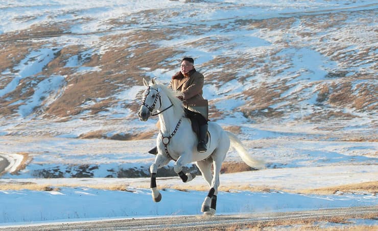 תמונות השנה AFP קים ג'ונג און סוס לבן