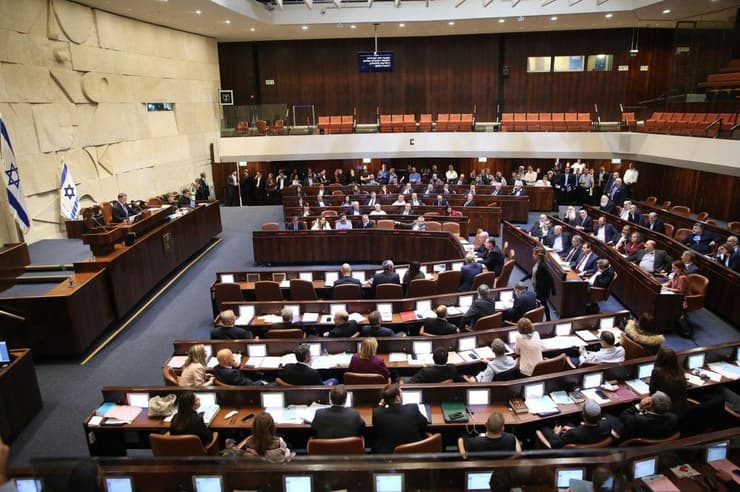 הצבעת החוק בקריאה שניה ושלישית לפיזור הכנסת והקדמת תאריך הבחירות השלישיות