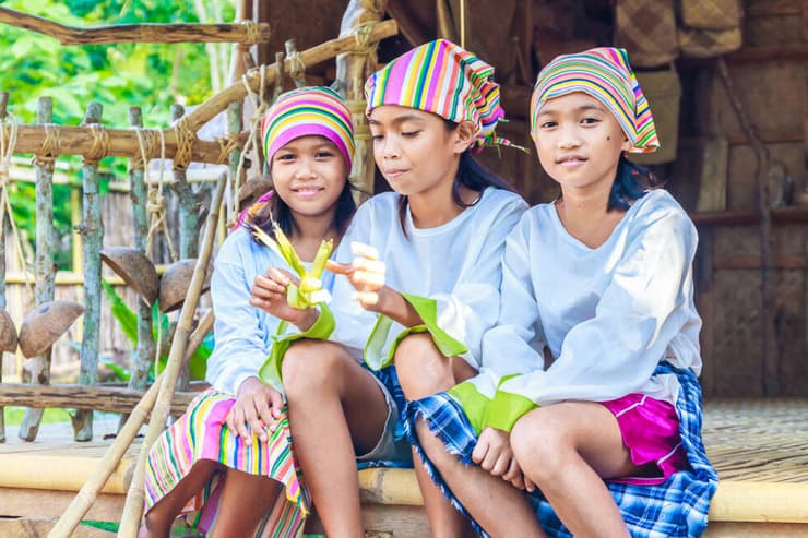לא רק איים – גם תרבות צבעונית בפיליפינים. 