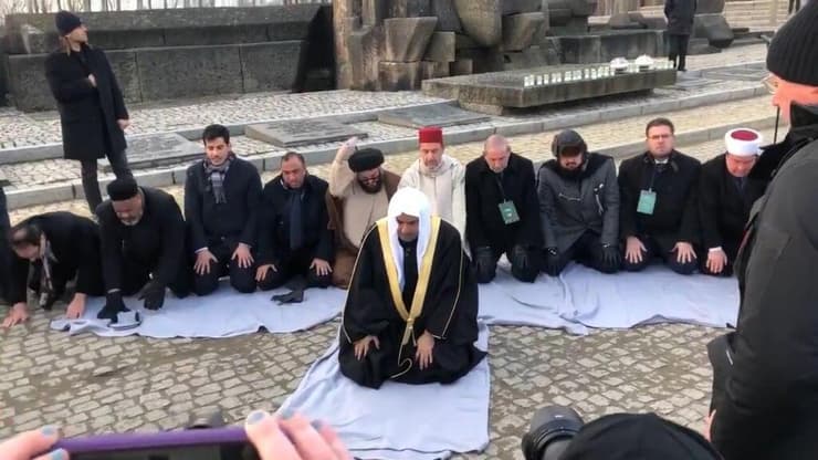 ביקור של מוסלמים ויהודים באוושויץ