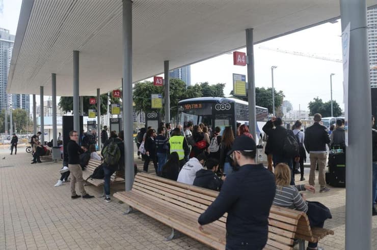 עומסים בתחנת סבידור מרכז בעקבות ביטול קו רכבת בין תל אביב לחיפה
