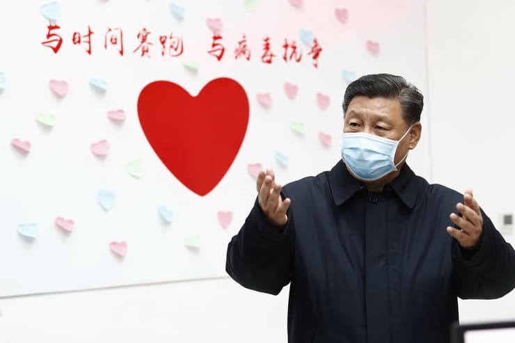 נשיא סין שי ג'ינפינג בביקור בבית חולים בבייג'ינג