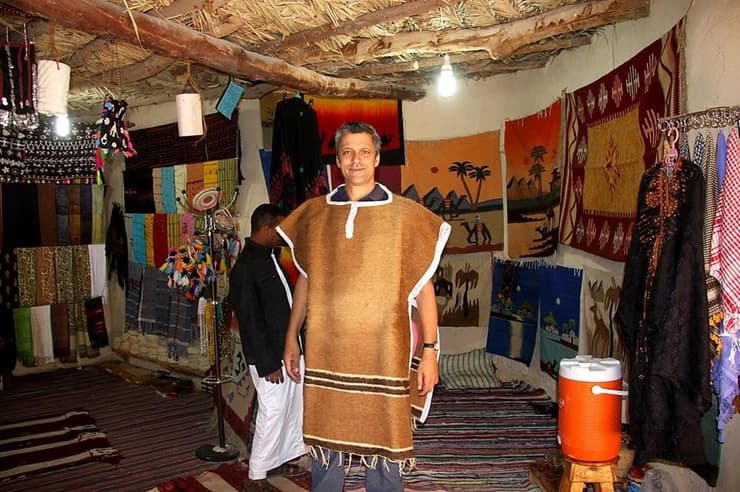 גילי חסקין בלבוש מצרי מסורתי    